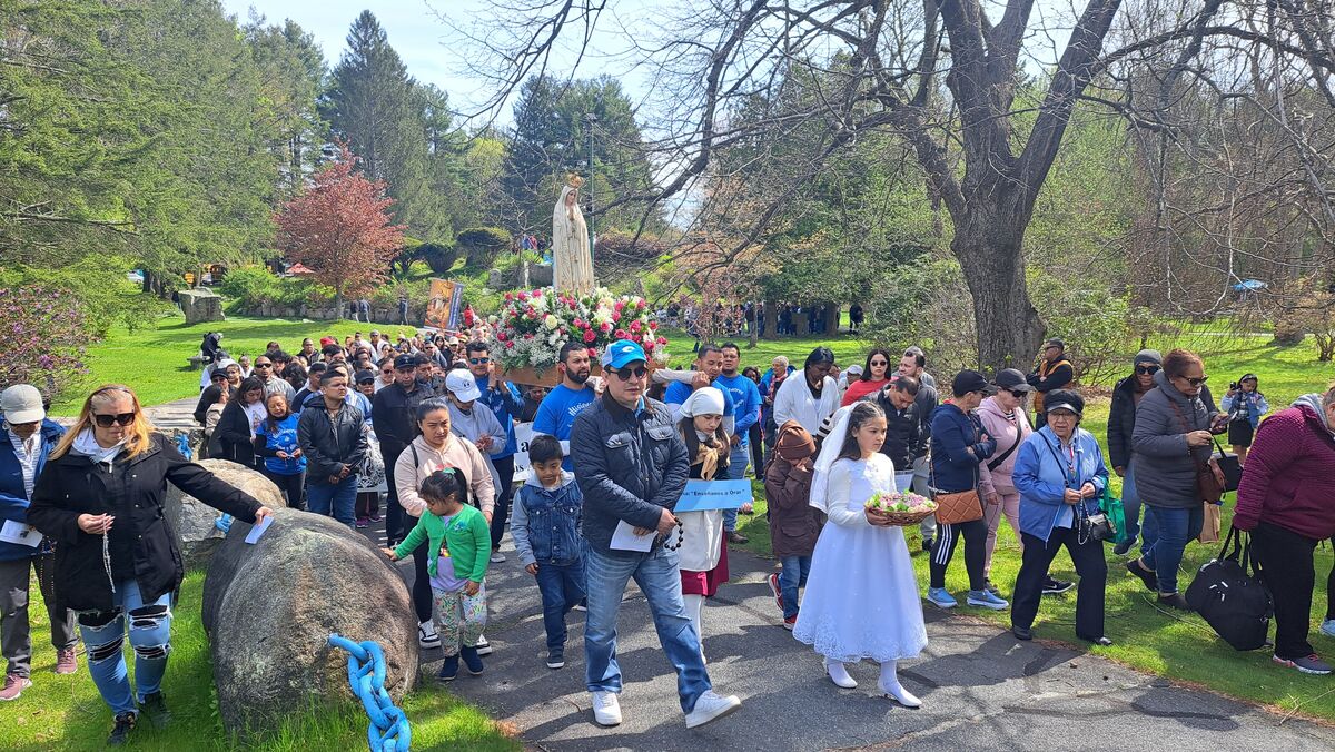 2024 APRIL PILGRIMS AT THE FATIMA SHRINE HOLLISTON