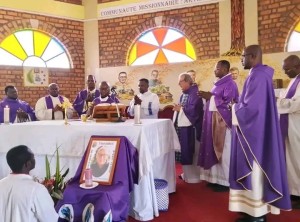 Bukavu / Vamaro: Messa in memoria di Padre Carmelo Sanfelice, sx