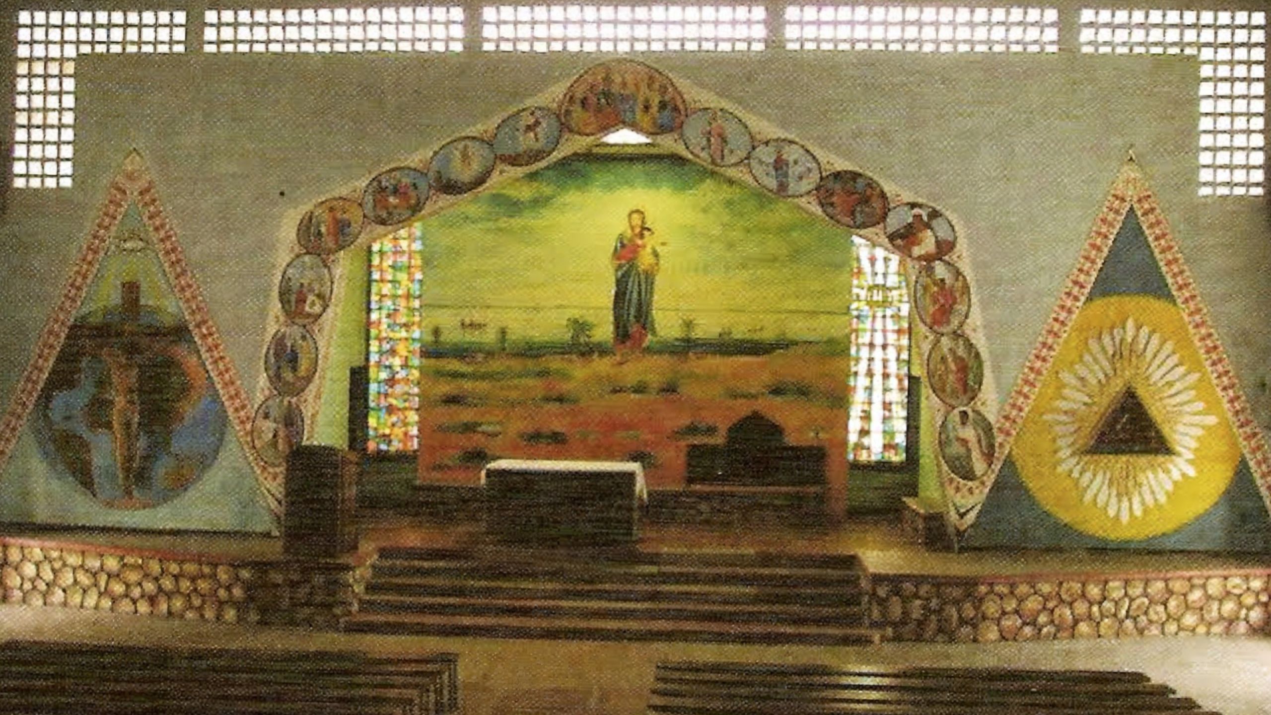 Scopri la Cappella  ("Oratoire") della Fraternità a Kavimvira: Un Santuario di Fede e Martirio