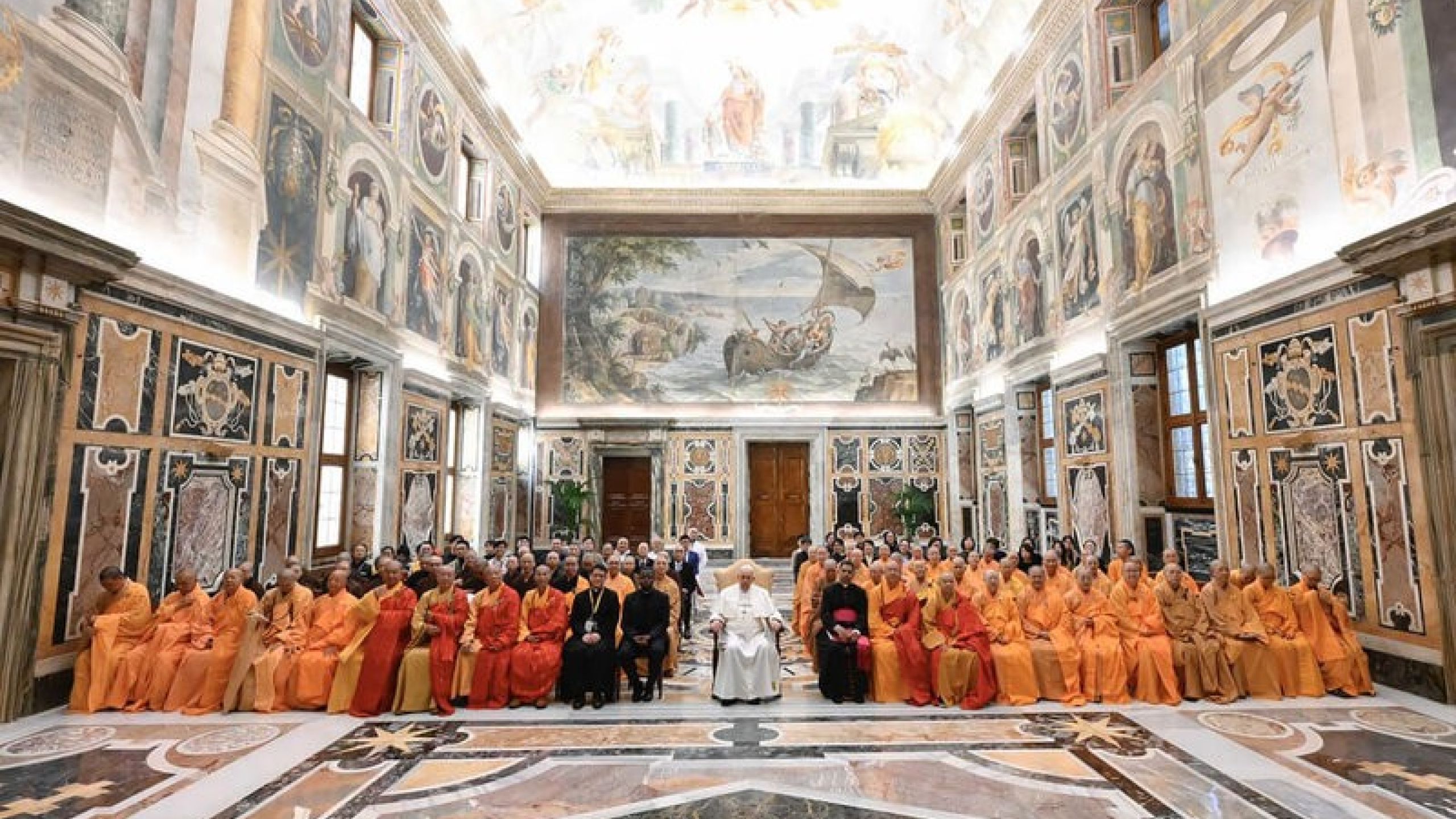 Papa Francesco incontra i monaci buddisti taiwanesi