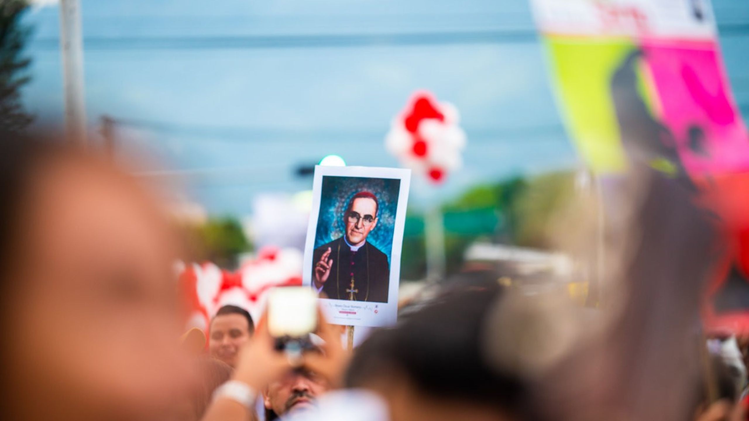 “Il profeta deve molestare la società, quando la società non ama Dio”