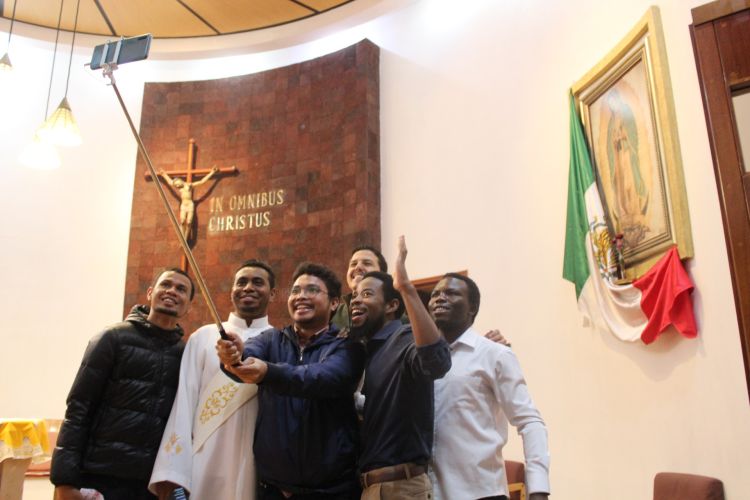 Multiculturalit&agrave; e Vita Consacrata: Sfide e Opportunit&agrave;
