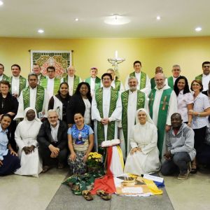 Visita Bispos no CCM e entrega da cruz a Marcelo