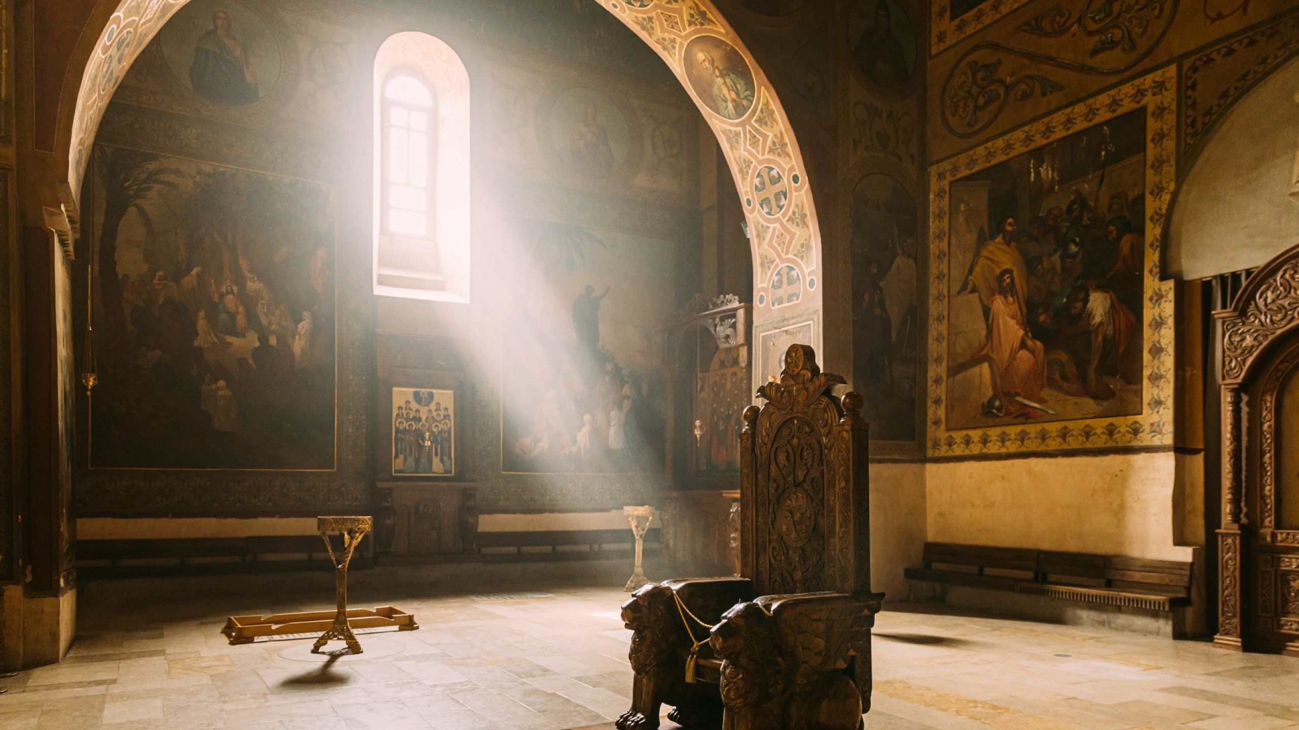 Abuso di potere in nome di Dio